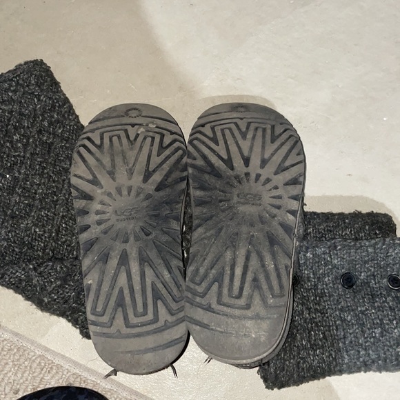 Women’s UGG boots - Picture 3 of 4